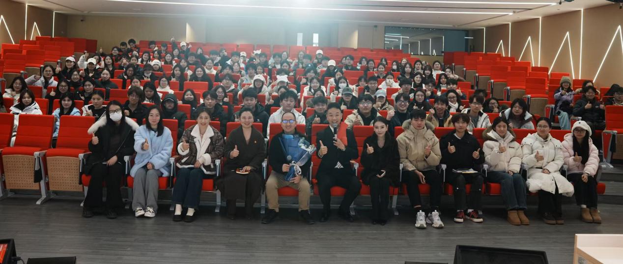 大咖领航，创见未来！主任播音员王治钢莅临我校开展专题讲座